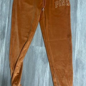 Victoria’s Secret PINK
XS
Burnt orange
